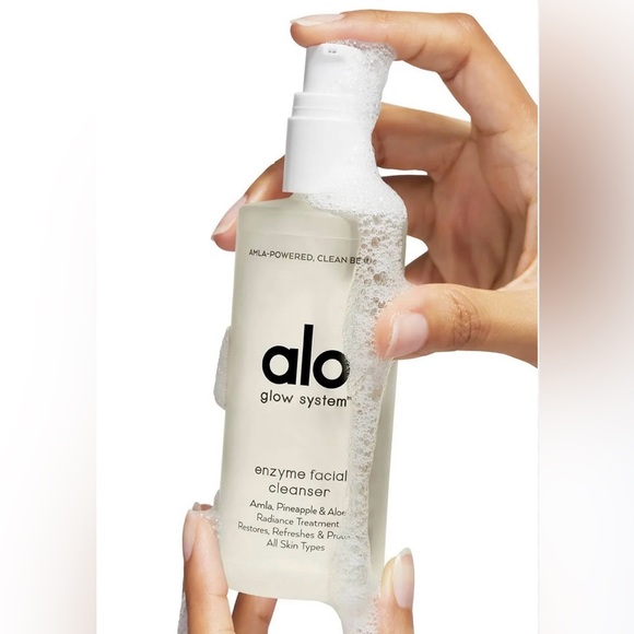 ALO Yoga System Enzyme Facial Cleanser - Picture 2 of 14